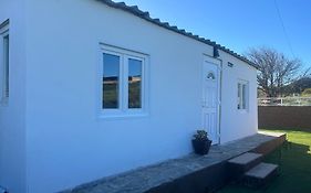 Agradable Mini Casa de madera con jardín amplio